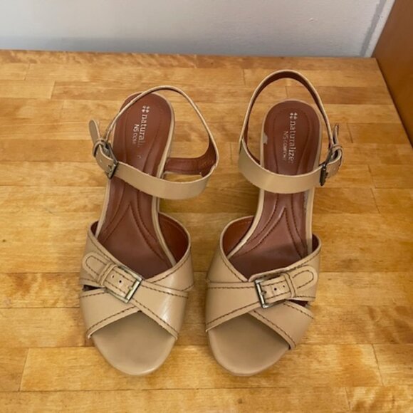 Naturalizer beige wedge sandal size 9 - Picture 3 of 9